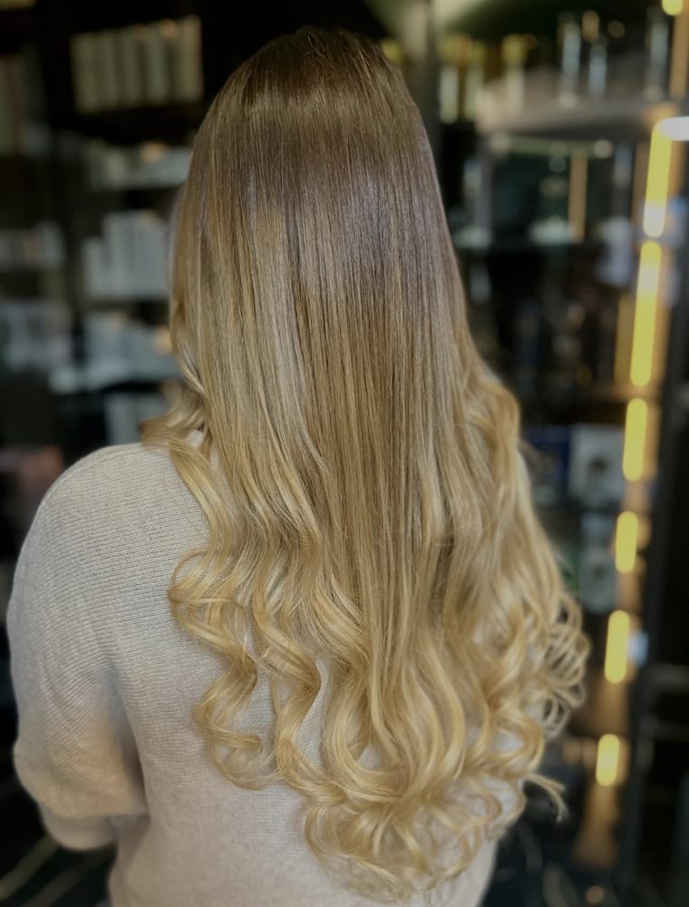 Coafură voluminoasă la Luxe Hair by Diana